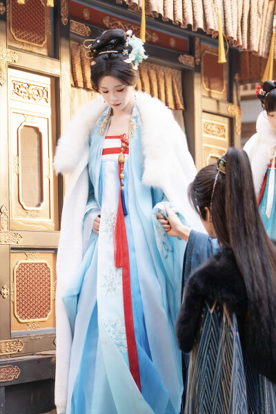 抱新郎 孟娜∣黄柳