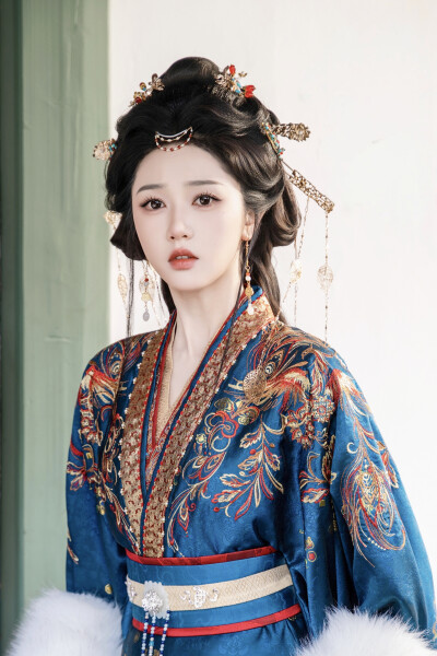 龙榻换人，我和假皇帝共享江山 岳雨婷∣苏鹂