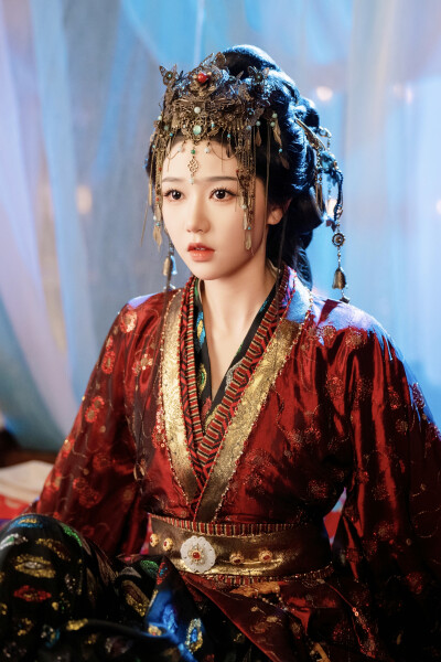 龙榻换人，我和假皇帝共享江山 岳雨婷∣苏鹂