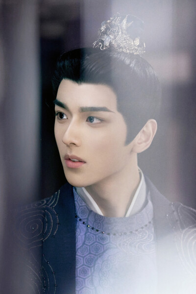 月鳞绮纪 左宸易∣韦卿