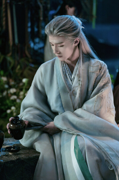 月鳞绮纪 郑佑辰∣华岐