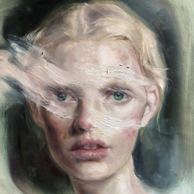 安娜丽莎·阿万奇尼是一位意大利的当代具象画家（1973）。她的作品主要为人物／肖像绘画，以油画材质见长。她以细腻而富有情感的肖像作品闻名，擅长通过光线、表情与色调的微妙变化揭示人物的内心世界。安娜丽莎的绘…