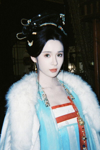 抱新郎 孟娜∣黄柳