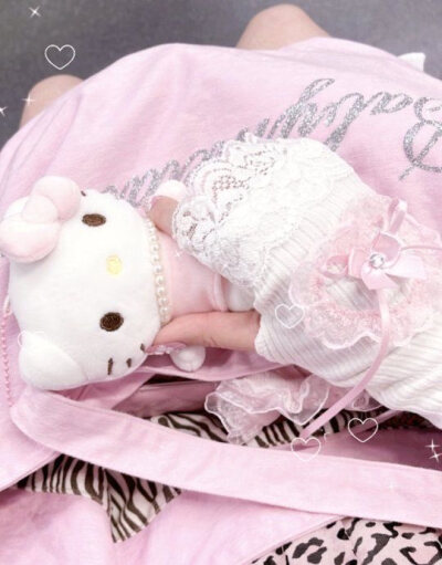 ᔦ ° ꒳ ° ᔨ ̖́-