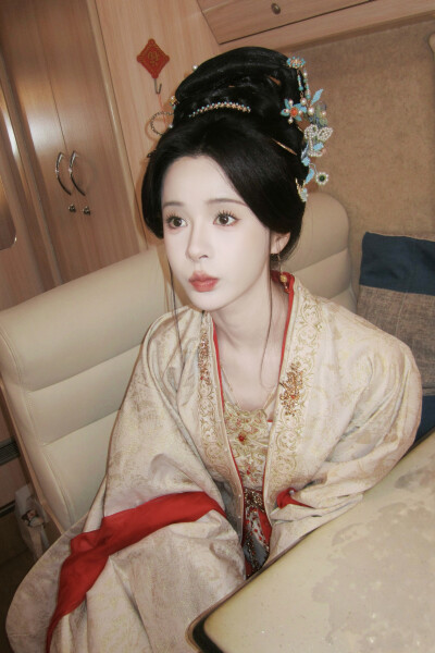 抱新郎 孟娜∣黄柳