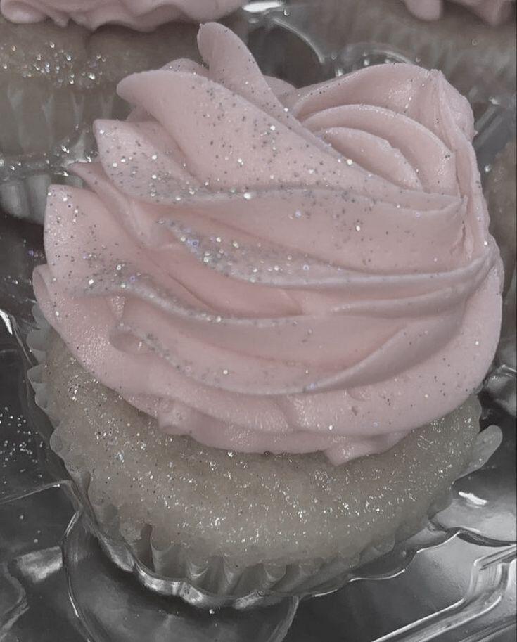 粉色系纸杯蛋糕