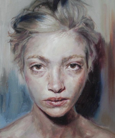 安娜丽莎·阿万奇尼是一位意大利的当代具象画家（1973）。她的作品主要为人物／肖像绘画，以油画材质见长。她以细腻而富有情感的肖像作品闻名，擅长通过光线、表情与色调的微妙变化揭示人物的内心世界。安娜丽莎的绘…