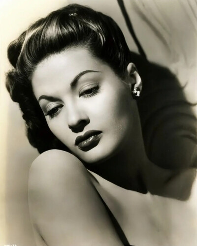 伊冯娜·德·卡洛