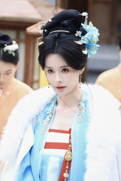 抱新郎 孟娜∣黄柳