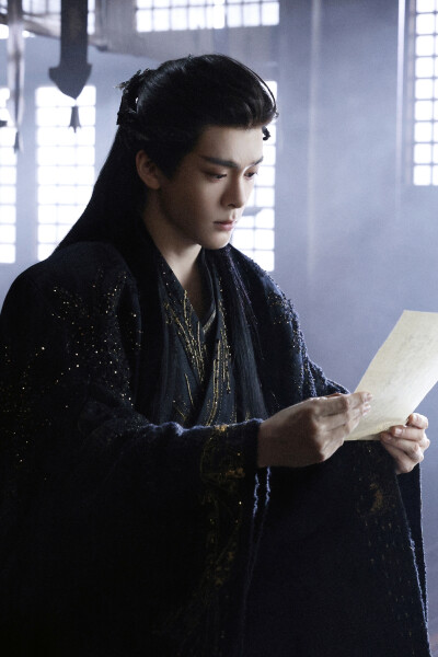 月鳞绮纪 曾舜晞∣武拾光