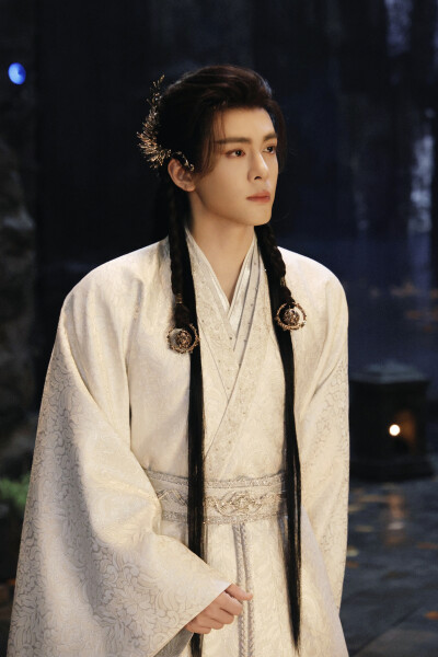 月鳞绮纪 曾舜晞∣武拾光