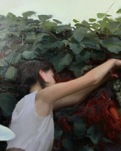 凯西·查尔兹是一位专注于肖像与具象绘画的当代写实主义艺术家。他的艺术之路起步于家乡的西北学院，在导师约翰·贾里佐的启蒙下燃起了对绘画的热情，之后他进入杨百翰大学攻读绘画学士学位，并接受了著名肖像画家威廉…