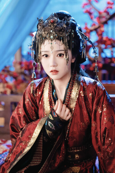 龙榻换人，我和假皇帝共享江山 岳雨婷∣苏鹂