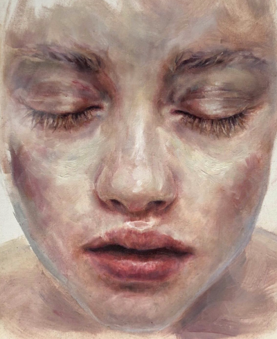 安娜丽莎·阿万奇尼是一位意大利的当代具象画家（1973）。她的作品主要为人物／肖像绘画，以油画材质见长。她以细腻而富有情感的肖像作品闻名，擅长通过光线、表情与色调的微妙变化揭示人物的内心世界。安娜丽莎的绘…