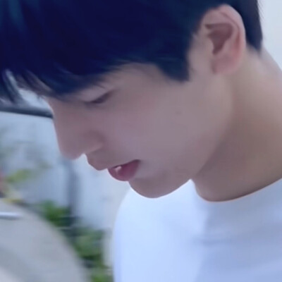 我跟你不一样，我很匮乏