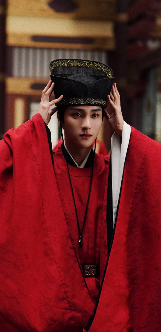 高鹤元《白日提灯》方先野