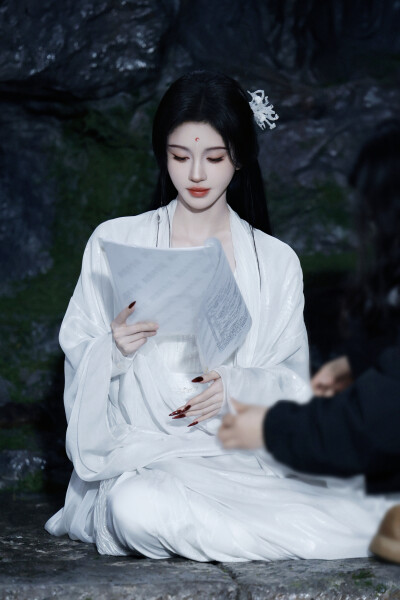 月鳞绮纪 鞠婧祎∣露芜衣