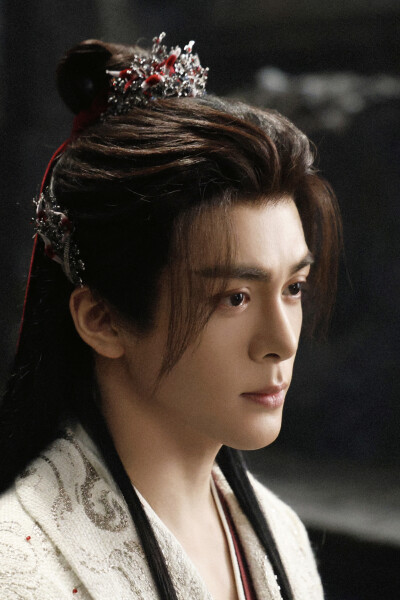 月鳞绮纪 曾舜晞∣武拾光