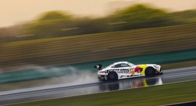 20260417
王一博ins限时动态更新20260416上海国际赛车场试车活动照～