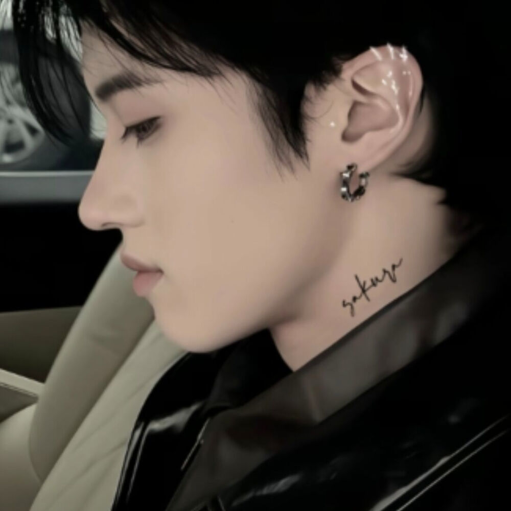 一位不愿透露姓名的好心人推荐我去截的哥特风闫水头像两张