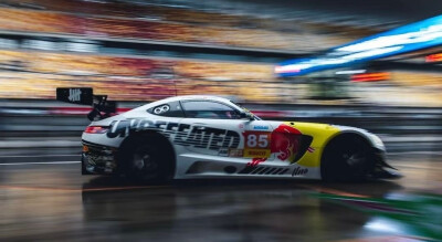 20260417
王一博ins限时动态更新20260416上海国际赛车场试车活动照～