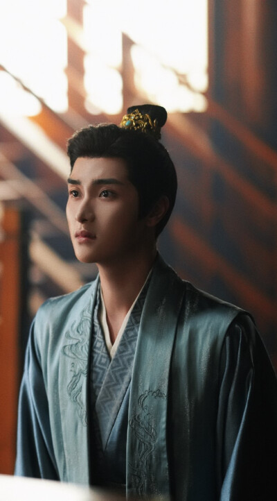 高鹤元《白日提灯》方先野