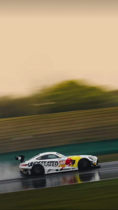 20260417
王一博ins限时动态更新20260416上海国际赛车场试车活动照～