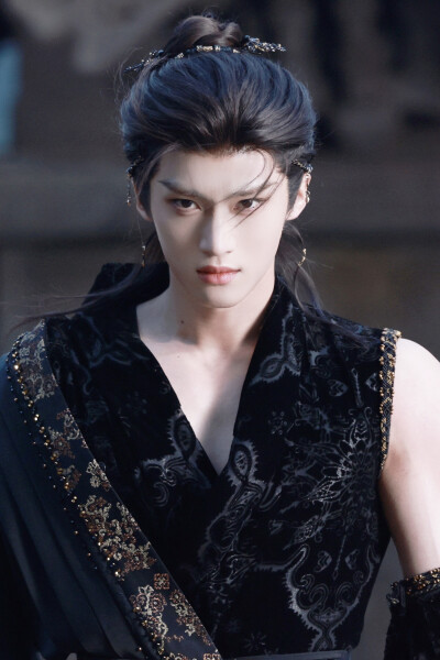 月鳞绮纪 闫桉∣厉劫