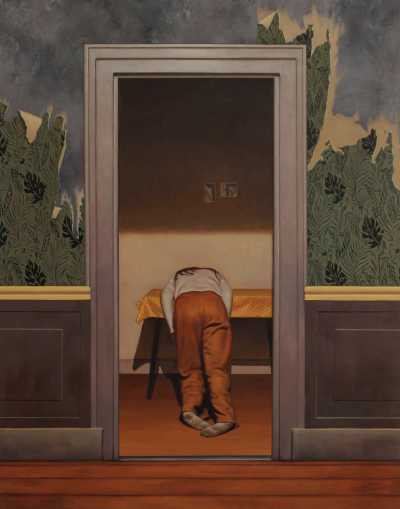 德瓦迪·哈贾布是一位阿尔及利亚出生、现居巴黎的当代艺术家。他的创作紧密结合摄影与绘画，以高度写实的油画形式展示处于极端、受约束或极具张力姿态的人体，置于形式严谨且视觉上稍带不安的室内环境中。