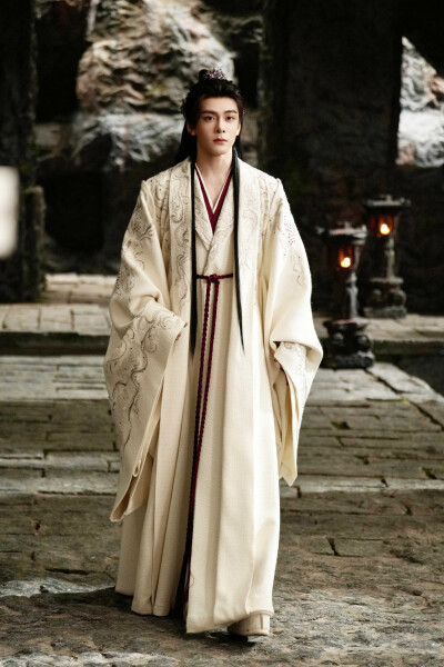 月鳞绮纪 曾舜晞∣武拾光