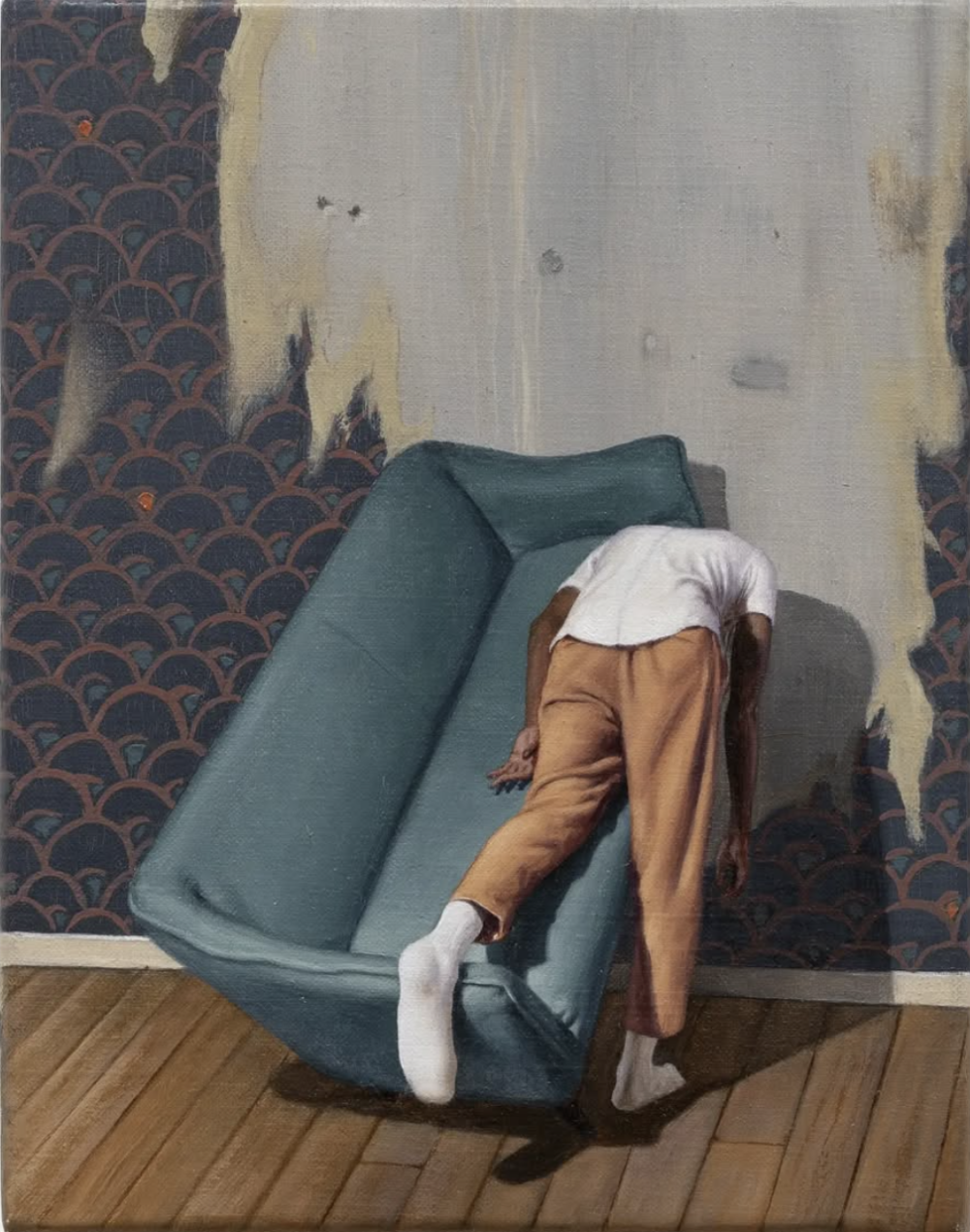 德瓦迪·哈贾布是一位阿尔及利亚出生、现居巴黎的当代艺术家。他的创作紧密结合摄影与绘画，以高度写实的油画形式展示处于极端、受约束或极具张力姿态的人体，置于形式严谨且视觉上稍带不安的室内环境中。