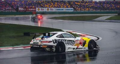 20260417
王一博ins限时动态更新20260416上海国际赛车场试车活动照～