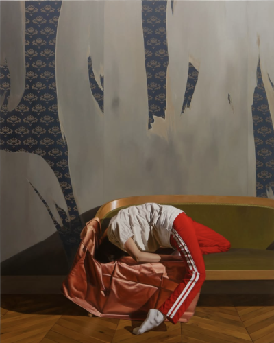 德瓦迪·哈贾布是一位阿尔及利亚出生、现居巴黎的当代艺术家。他的创作紧密结合摄影与绘画，以高度写实的油画形式展示处于极端、受约束或极具张力姿态的人体，置于形式严谨且视觉上稍带不安的室内环境中。