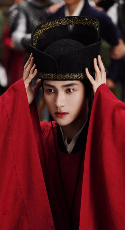 高鹤元《白日提灯》方先野