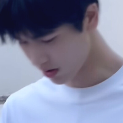 我跟你不一样，我很匮乏