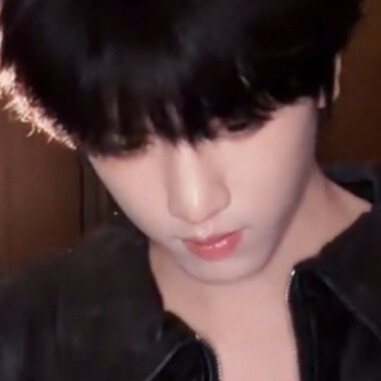 你这套衣服很眼熟啊