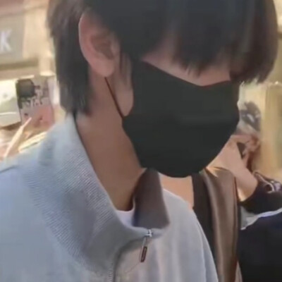 牵着你的手，走遍世界都不够