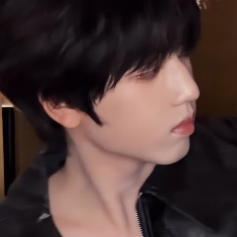 没得事我们切芳草地打篮球