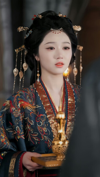 龙榻换人 我和假皇帝共享江山 岳雨婷