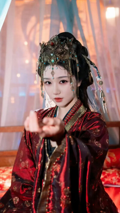 龙榻换人 我和假皇帝共享江山 岳雨婷