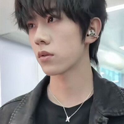 正是演高中生的好年纪