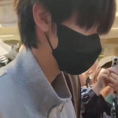 牵着你的手，走遍世界都不够