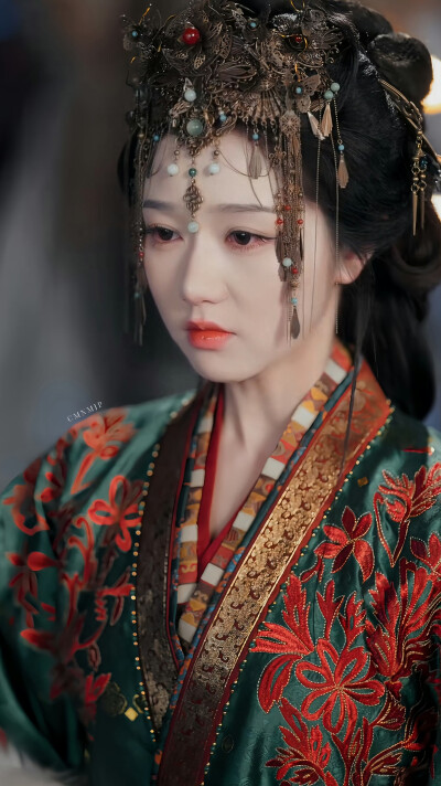 龙榻换人 我和假皇帝共享江山 岳雨婷