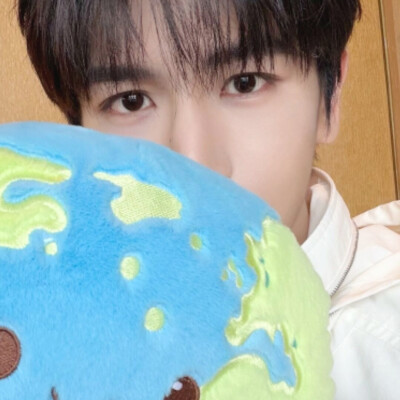 又开始呆呆的自拍