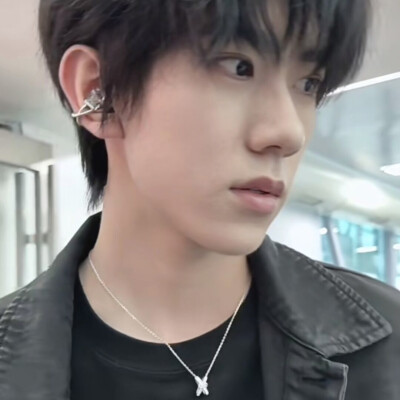 正是演高中生的好年纪