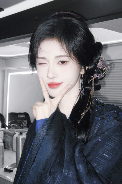 月鳞绮纪 鞠婧祎∣露芜衣