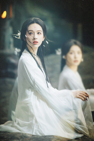 月鳞绮纪 陈都灵∣雾妄言