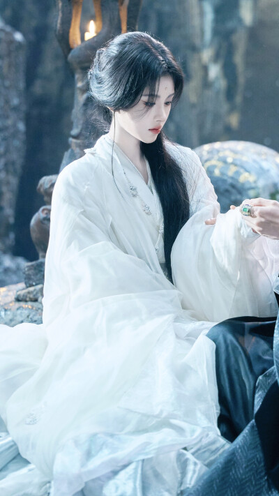 月鳞绮纪 鞠婧祎∣露芜衣