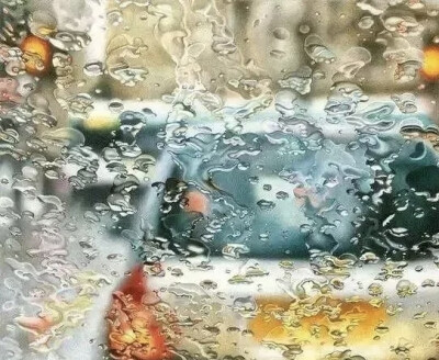 洛杉矶艺术家Elizabeth Patterson的彩铅绘画作品。她使用彩色铅笔和溶剂，逼真地再现了雨水在挡风玻璃上的情形。