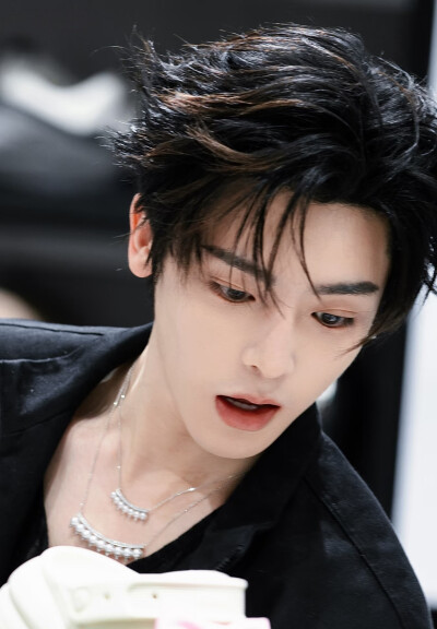 侯明昊
